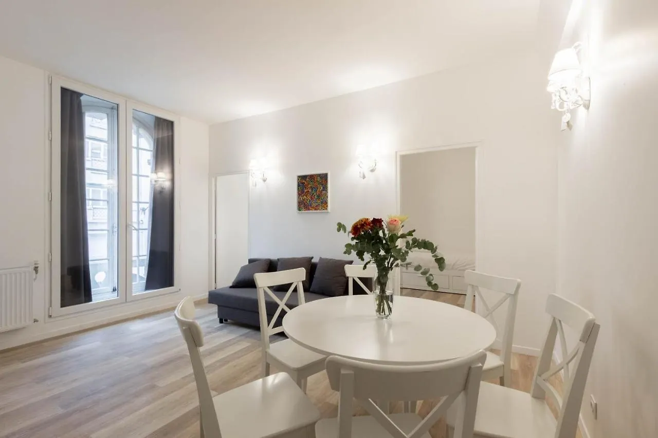 Apartment Marais Proche Du Theatre Renard